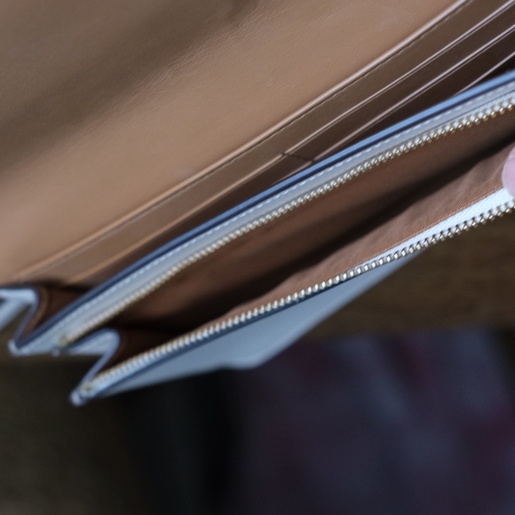 Coach cross body purse - Picture 6 of 7